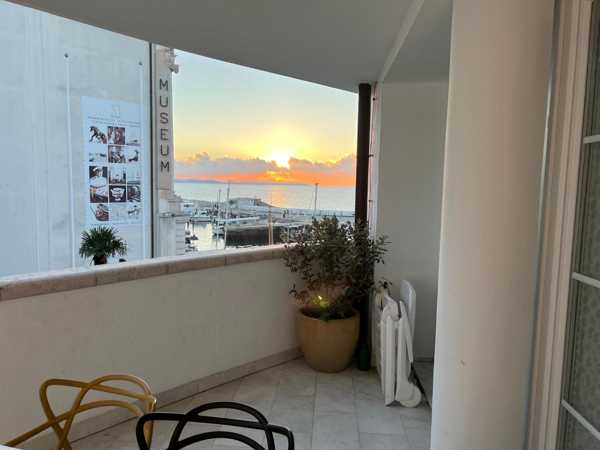 Gloria Holiday - Apartment Rebecca Пиран Экстерьер фото